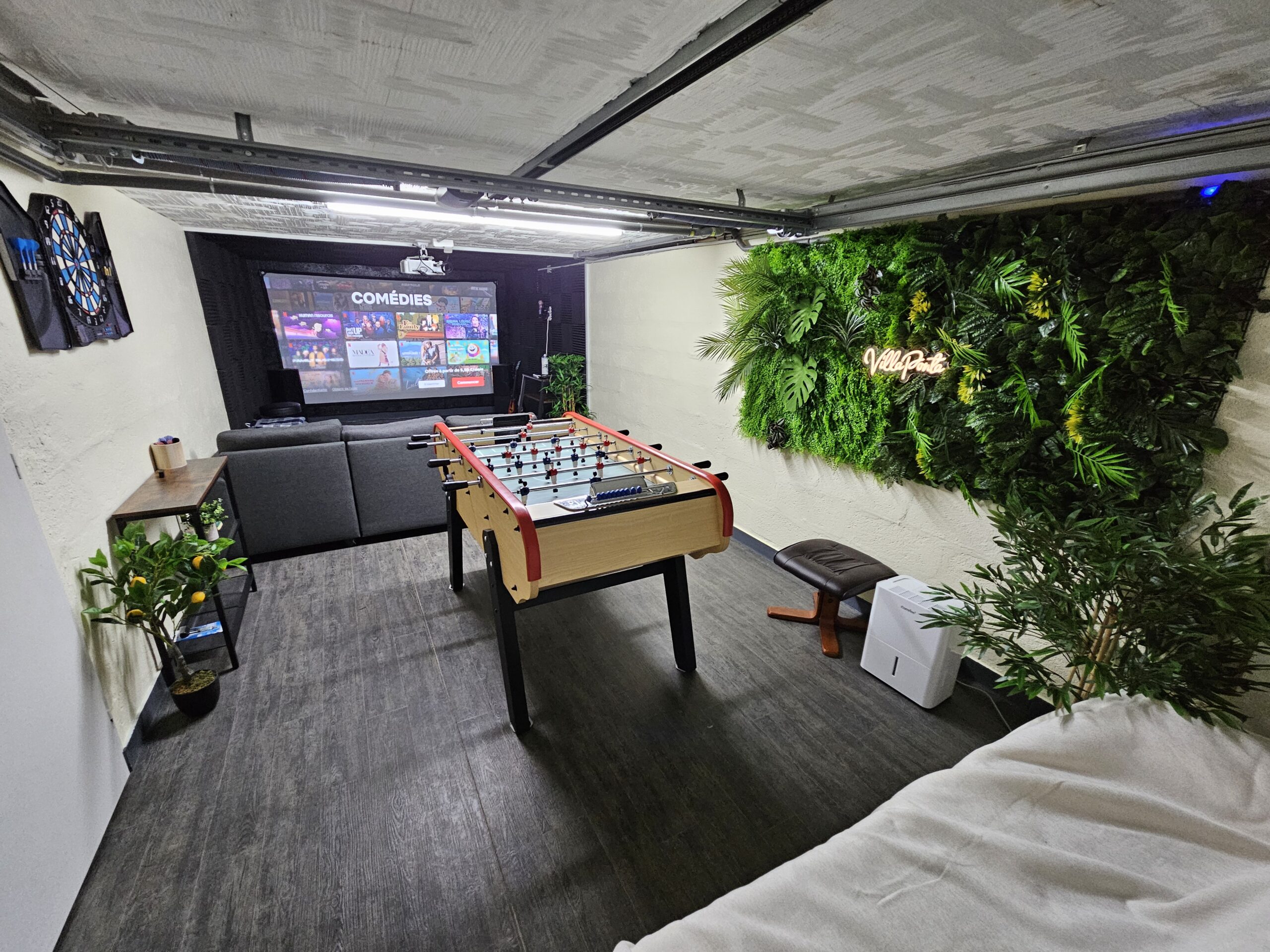 Une salle cinéma personnel pour regarder tous vos films et séries préférées.