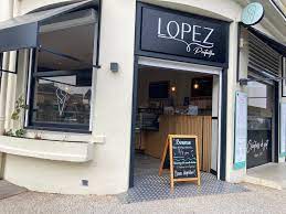 Réputée pour ses glaces artisanales et ses douceurs sucrées. Parfait pour une pause gourmande après la plage ou une promenade. (à 200m de la maison)